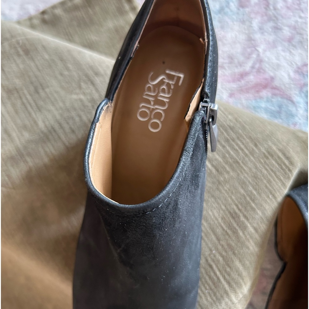 Women’s size 6.5 M